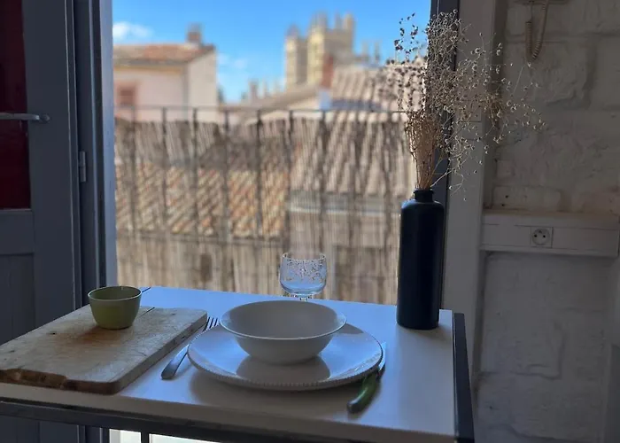 Petit Nid Sur Les Toits